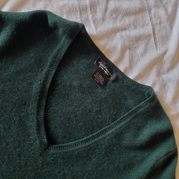 Lord & Taylor Sweaters - Lord & Taylor Cashmere V-Neck Sweater